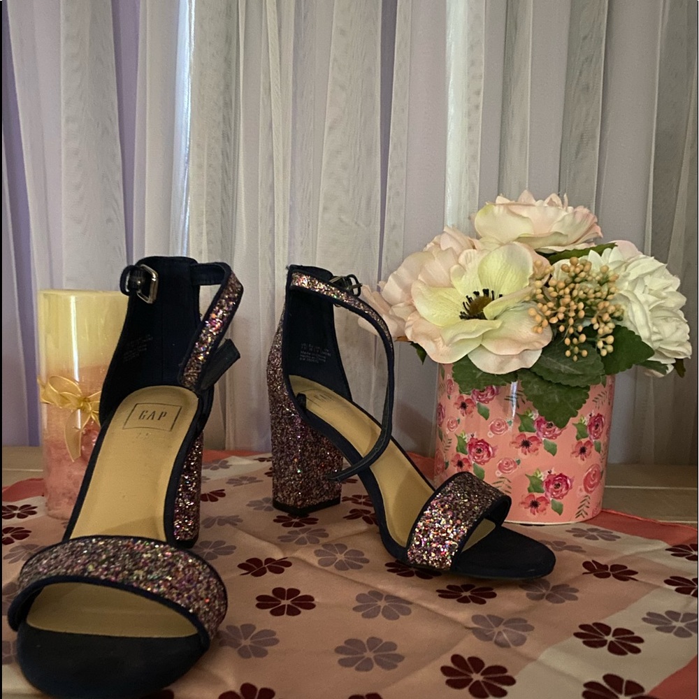 New-never worn Gap brand sandal with 3” heel.  Black with multi color design.